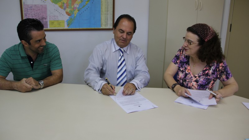 Documento foi assinado pela secretária estadual da Saúde, Sandra Fagundes e pelo presidente da Fundação Hospitalar Educacional e Social de Portão, Adair Silveira da Rocha