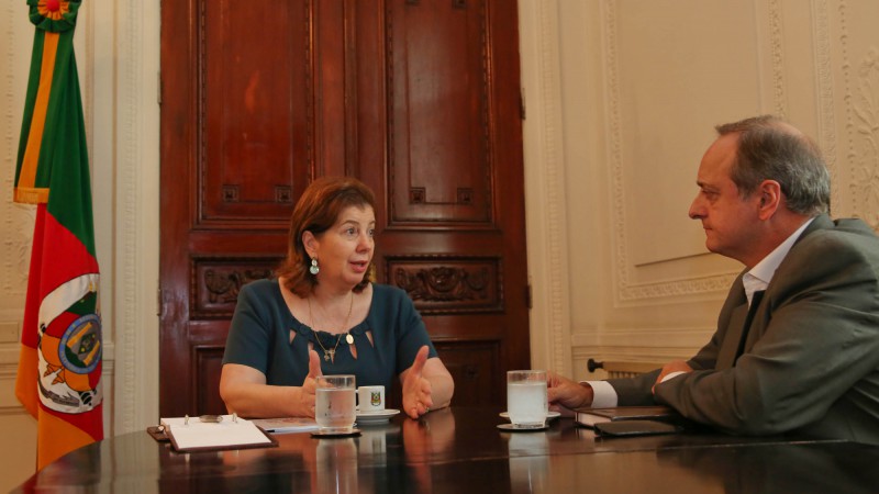 Primeira-dama recebe secretário Vieira da Cunha