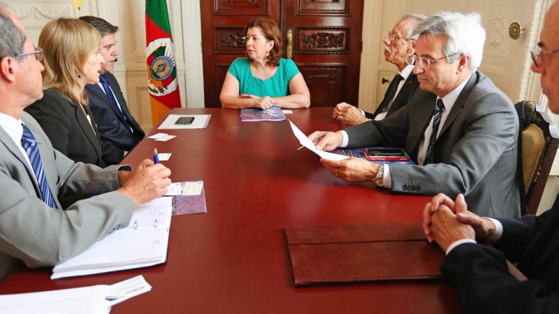 PORTO ALEGRE, RS, BRASIL 01.04.15: A secretária do Gabinete de Políticas Sociais, Maria Helena Sartori recebeu, na manhã de hoje (01)  , representantes do Conselho Regional de Contabilidade (CRC-RS). Foto: Karine Viana/Palácio Piratini