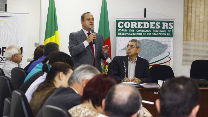 Secretário da Educação, Vieira da Cunha detalhou o projeto do Executivo protocolado na Assembleia em encontro dos Coredes