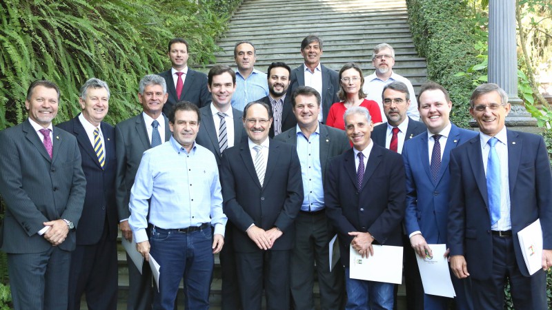 PORTO ALEGRE,RS, BRASIL, 27.04.2015: O governador José Ivo Sartori recebeu na manhã desta segunda-feira, 27, representantes da bancada federal gaúcha para uma avaliação de iniciativas ou projetos atuais e futuros que tenham impacto sobre as finanças