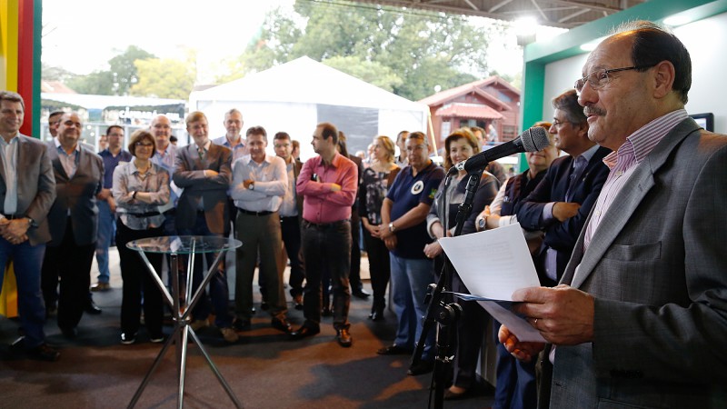 ESTEIO, RS, BRASIL 30.08.2016: O governador José Ivo Sartori participou, nesta terça-feira (30), do lançamento do portal da Sala de Situação da Secretaria do Ambiente e Desenvolvimento Sustentável (Sema). ma nova ferramenta de monitoramento climático e