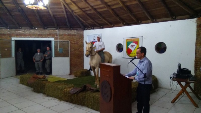 Leilão de equinos comercializa mais de R$ 23,3 mil em Santa Maria