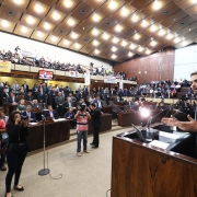 PORTO ALEGRE, RS, BRASIL, 05/02/2019 - Governador Eduardo Leite falou, na tarde dessa terça-feira (05), aos deputados e deputadas durante sessão solene no plenário da Assembléia Legislativa do Estado. Fotos: Itamar Aguiar/Palácio Piratini.