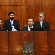 PORTO ALEGRE, RS, BRASIL, 05/02/2019 - Governador Eduardo Leite falou, na tarde dessa terça-feira (05), aos deputados e deputadas durante sessão solene no plenário da Assembléia Legislativa do Estado. Fotos: Itamar Aguiar/Palácio Piratini.