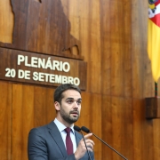 PORTO ALEGRE, RS, BRASIL, 05/02/2019 - Governador Eduardo Leite falou, na tarde dessa terça-feira (05), aos deputados e deputadas durante sessão solene no plenário da Assembléia Legislativa do Estado. Fotos: Itamar Aguiar/Palácio Piratini.