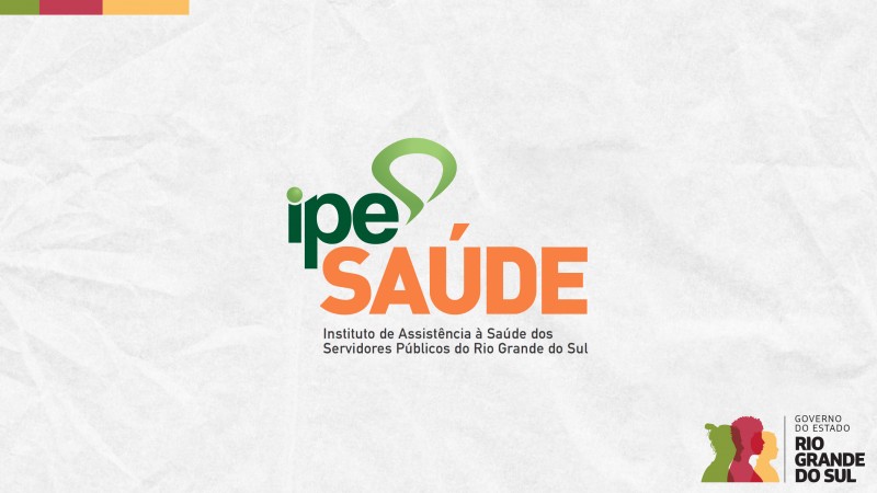 Card em fundo cinza com a logomarca do Ipe Saúde em cores ao centro. No canto inferior direito do Card está a logomarca utilizada pela gestão 2023-2026 do governo do Rio Grande do Sul.
