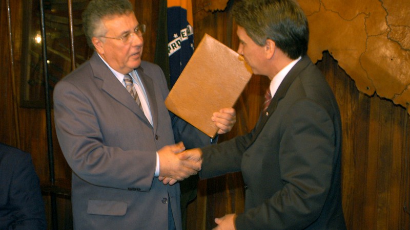 Governador Germano Rigotto participa da solenidade em comemoração aos 50 anos da Casa Militar do Governo do Estado e entrega de Medalha, Governador Ernesto Dornelles para o Presidente do Tribunal de Justiça do Estado, Des. José Eugênio Tedesco. Local: Gal