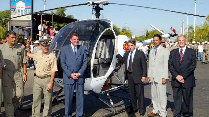 O Governador do Estado Germano Rigotto entrega helicóptero para Brigada Militar em Uruguaiana.