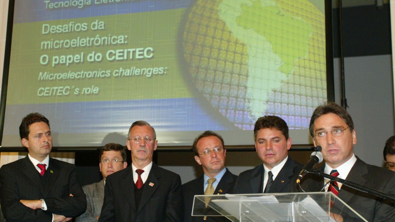 Governador Germano Rigotto participa da solenidade de abertura do seminário Desafios da Microeletrônica: O Papel do Ceitec. Local: Grande Hall do Santander Cultural, na Praça da Alfândega.