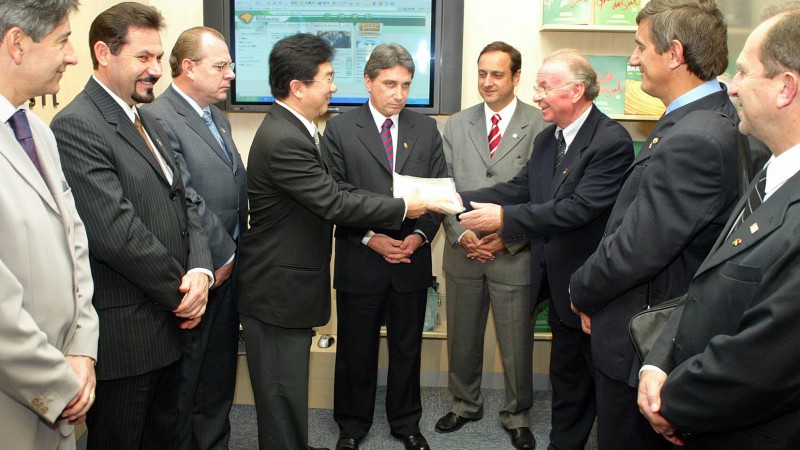 Governador Germano Rigotto durante visita ao escrit&oacute;rio de representa&ccedil;&atilde;o da BM&F. Estavam presentes os deputados Berfran Rosado, Elmar Schneider, deputado Vilson Covatti, Coordenador da Representa&ccedil;&atilde;o da BM&F no Brasil, Guey Chien, governador Germano Rigot