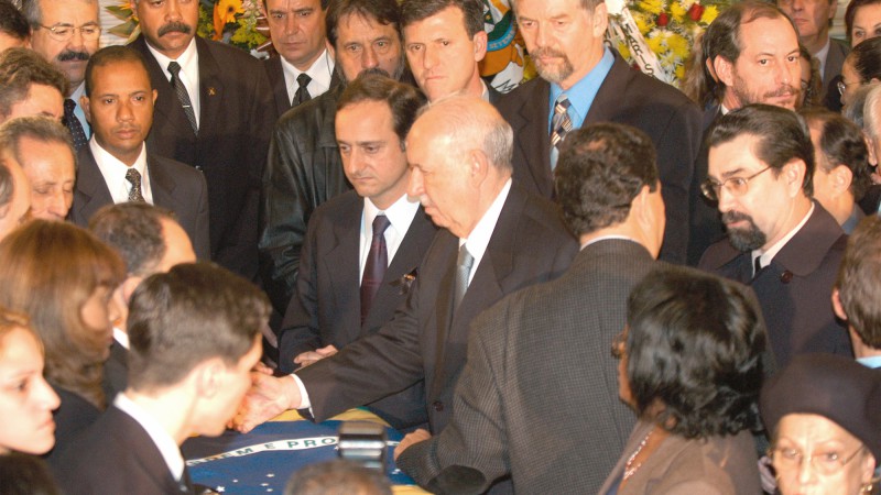 Governador em exercício Antonio Hohlfeldt durante a cerimônia fúnebre em homenagem ao ex-governador Leonel Brizola. Estavam presentes o presidente da Assembléia Legislativa Vieira da Cunha,o presidente em exercício do Brasil José Alencar,secretário de edu