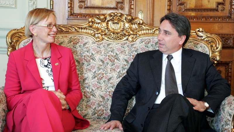 Governador Germano Rigotto em audiência com a reitora da Universidade Federal de Pelotas, Inguelore Scheunemann de Souza.
