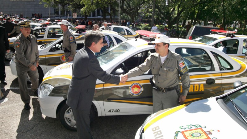 Governador Germano Rigotto entrega 47 novas viaturas da Consulta Popular à Brigada Militar.