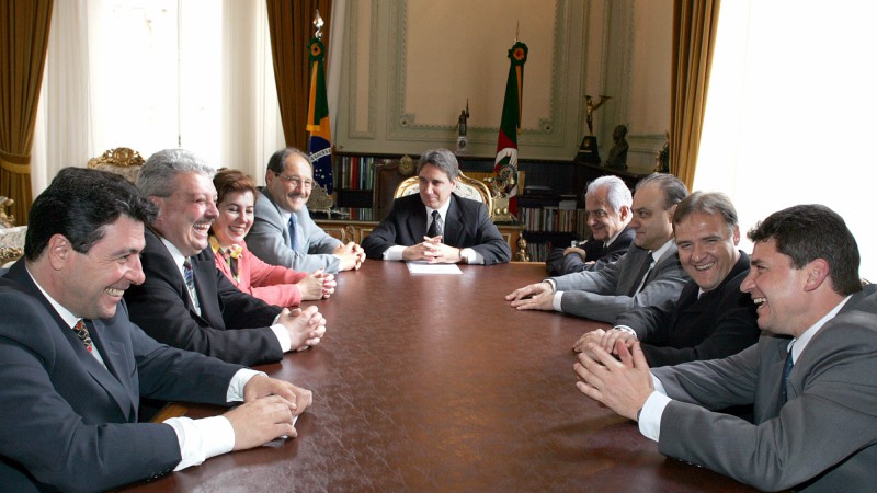 Governador Germano Rigotto em audiência com o prefeito eleito de Caxias do Sul, José Ivo Sartori.