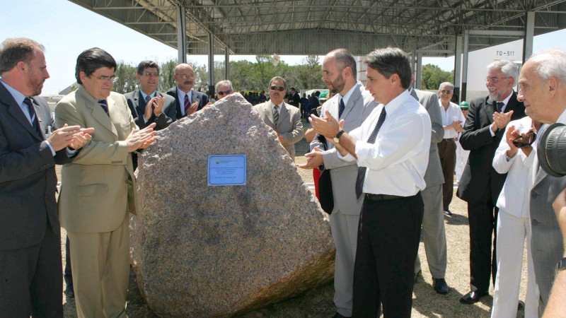Governador Germano Rigotto durante apresentação do programa de modernização da frota de navios da Transpetro. Local: Auditório da Superintendência do Porto de Rio Grande. Descerramento da placa em homenagem ao Presidente da Transpetro Sérgio Machado. Na f