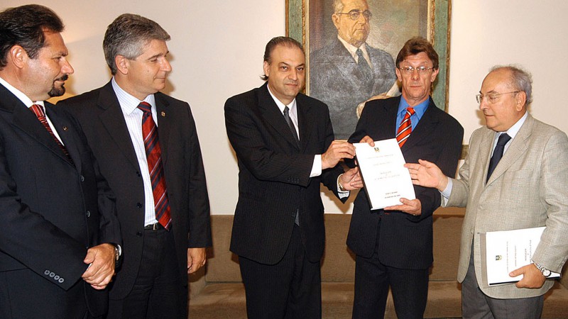 Chefe da Casa Civil Alberto Oliveira entrega Projetos ao presidente da Assembléia Legislativa, Iradir Pietroski. Na foto: dep. Elmar Schneider, dep. Fernando Záchia, Chefe da Casa Civil, Alberto Oliveira, presidente da Assembléia Legislativa, Iradir Pietr