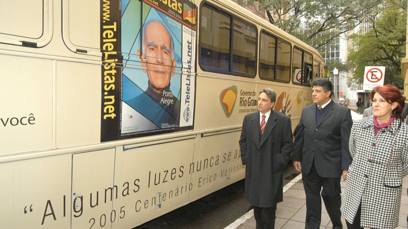 O governador Germano Rigotto participa da abertura da exposição O Sobrado no Centro Cultural CEEE Erico Verissimo. Na foto: o governador Germano Rigotto, o diretor-presidente da CEEE, Antonio Carlos Brites Jaques e a presidente do Centro Cultural CEEE Eri