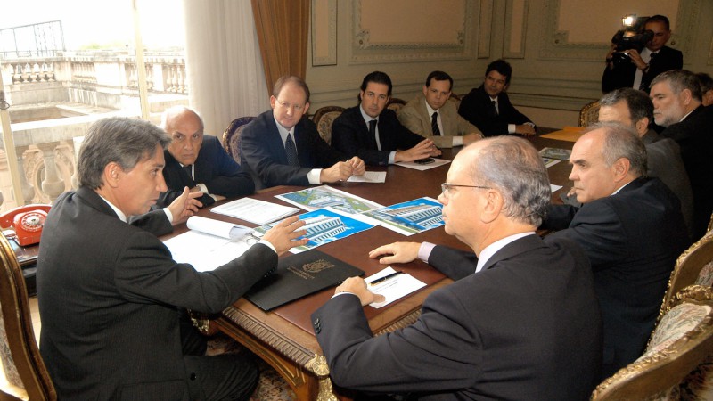 O governador do Estado, Germano Rigotto em durante cerimônia de anúncio de investimento Tecnopuc. Presentes: O secretário do Estado do Desnvolvimento e dos Assuntos Internacionais, Luiz Roberto Ponte, o sr. Reitor da PUC/RS, Joaquim Clotet e o diretor de