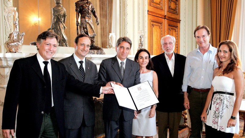 O governador do Estado, Germano Rigotto, durante a audiência para sanção do projeto de lei que converte a Fazenda Itu em patrimônio histórico do Rio Grande do Sul. Presentes, o deputado estadual, Vieira da Cunha, o deputado estadual, Adroaldo Loureiro e o