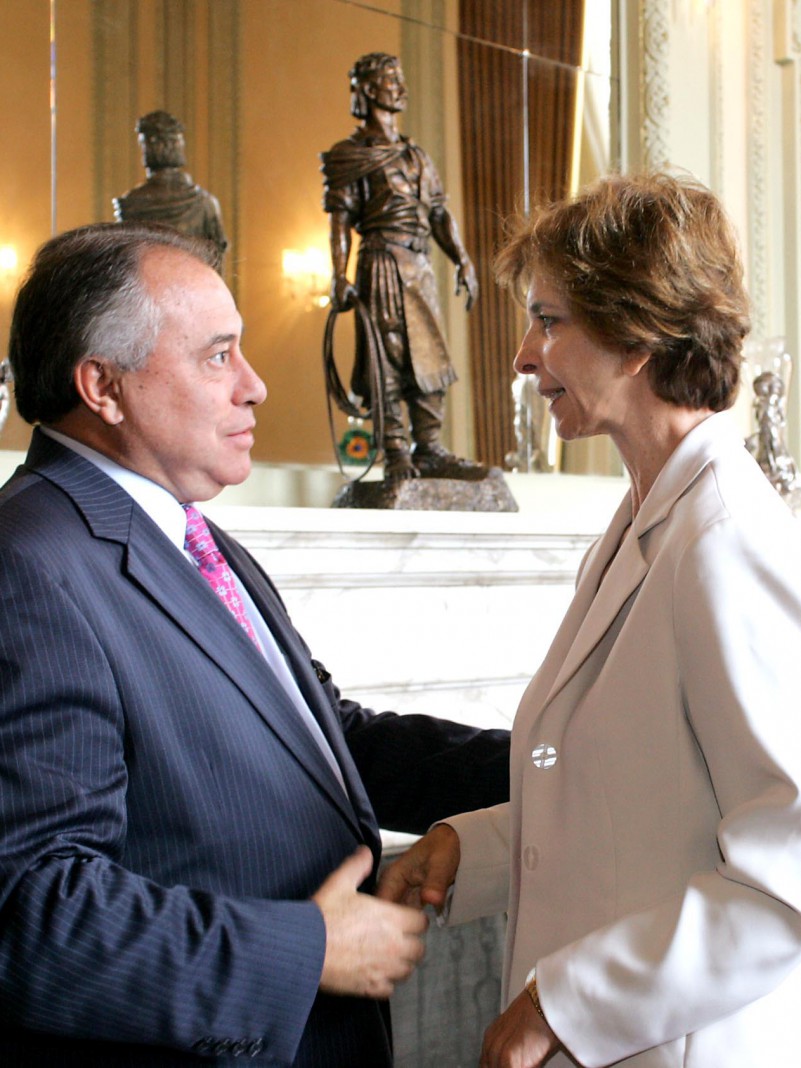 A governadora do Rio Grande do Sul, Yeda Crusius, em audiência com o vice-presidente da General Motors do Brasil, José Carlos Pinheiro Neto.