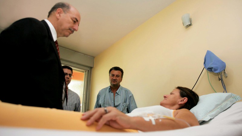 O secretário estadual da Saúde, Osmar Terra, visita pacientes internados e acompanha atividade dos agentes que atuam no combate ao o mosquito da dengue, no município.