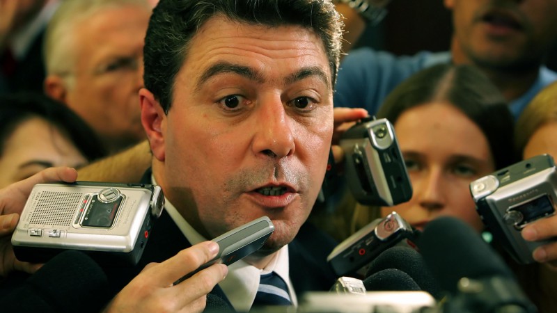 O presidente do Banrisul, Fernando Lemos durante coletiva de imprensa.