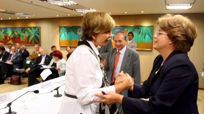 A Governadora do Rio Grande do Sul, Yeda Crusius durante reunião de trabalho com a Ministra Dilma Rousseff para tratar da identificação dos projetos prioritários do PAC, Habitação e Saneamento.