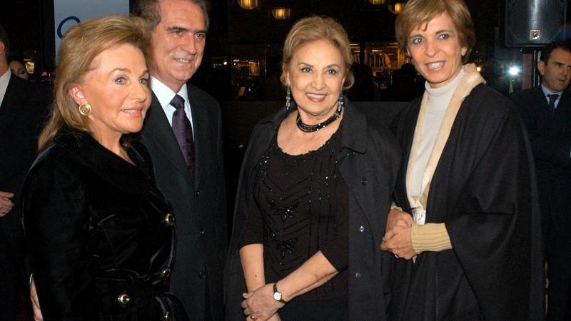 A governador Yeda Crusius, durante a inauguração do Teatro do Shopping Bourbon Country ao lado da atriz Eva Vilma, o sr. Marcelo Zaffari e esposa.