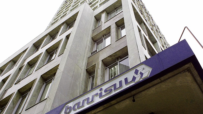 Fachada da agência central do Banrisul, na praça da Alfândega, bairro centro da capital gaúcha.
