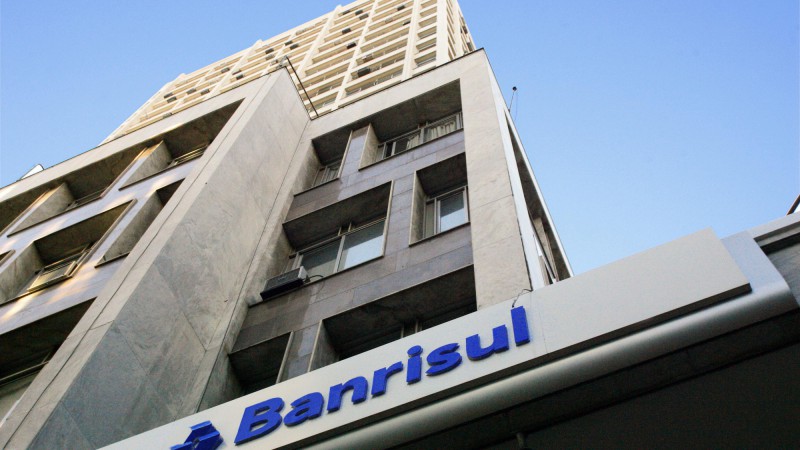 Fachada da agência central do Banrisul em Porto Alegre.