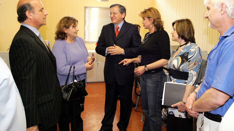 Solenidade de inauguração do laboratório de informática da Escola Estadual de Educação Básica Fernando Gomes. A solenidade foi prestigiada pelo Embaixador do Chile, Álvaro Pérez(C).
