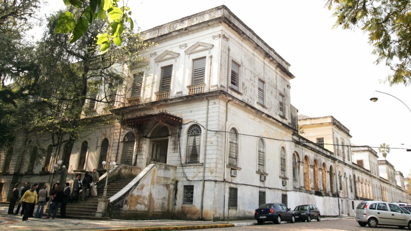 Grupo que integra a força tarefa para ajudar na revitalização do Hospital Psiquiátrico São Pedro.