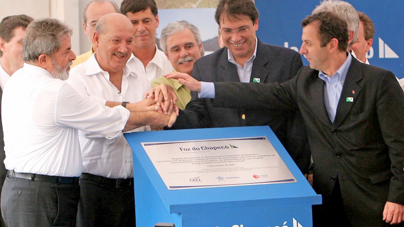 Solenidade que marca o início da concretagem estrutural da Usina Hidrelétrica de Foz do Chapecó. Da esq/dir:O presidente da República, Luiz Inácio Lula da Silva, o governador de Santa Catarina, Luiz Henrique da Silveira, o ministro de Minas e Energia,
