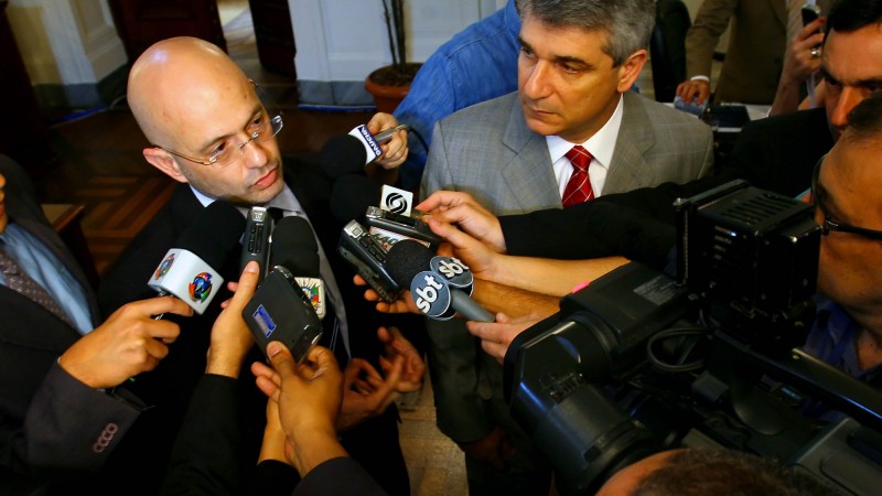 O Secretário da Fazenda, Aod Cunha com o Chefe da Casa Civil, Luiz Fernando Záchia durante entrevista coletiva à imprensa após reunião de líderes.