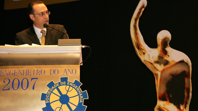 O secretário de Infra-Estrutura e Logística, Daniel Andrade, em seu discurso de agradecimento após receber a Láurea Engenheiro do Ano 2007, na categoria àrea pública.