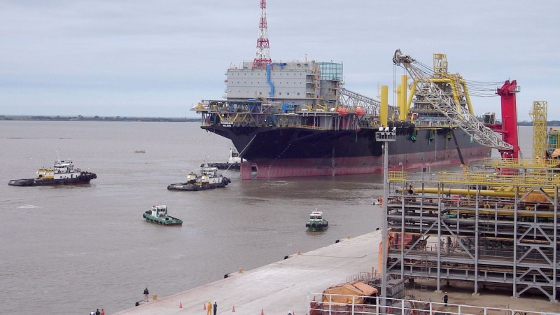 O dia 20 de setembro, além da Revolução Farroupilha, ficará marcado na história do Rio Grande do Sul pela chegada em Rio Grande do casco da plataforma de prospecção de petróleo Petrobras 53 (P-53). A entrada do casco da P-53 simboliza a consolidação do