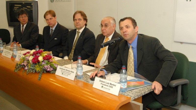 O presidente do Grupo CEEE, Delson Luiz Martini, participou, nesta quarta-feira (19), de solenidade de posse do novo presidente da Fundação CEEE, José Marcos Muller del Fabbro. Na presença de políticos, autoridades e funcionários do Grupo CEEE, que