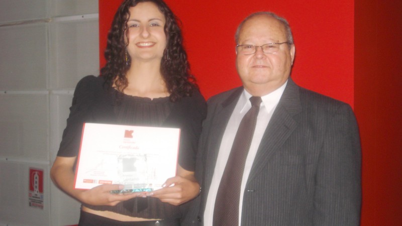 Na noite dessa quarta-feira (24), em uma cerimônia que contou com a presença de várias autoridades estaduai e do meio acadêmico, a recém-graduada pela Uergs, Tisha Cristina Bordón, recebeu homenagem por estar entre os finalistas da terceira edição do