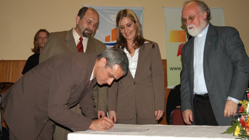 O conjunto arquitet&ocirc;nico da Escola Superior de Teologia (EST) em S&atilde;o Leopoldo foi oficialmente incorporado ao patrim&ocirc;nio hist&oacute;rico cultural do Estado. Em evento na tarde desta sexta-feira (5)no munic&iacute;pio, o centro diretivo e a reitoria passaram para a