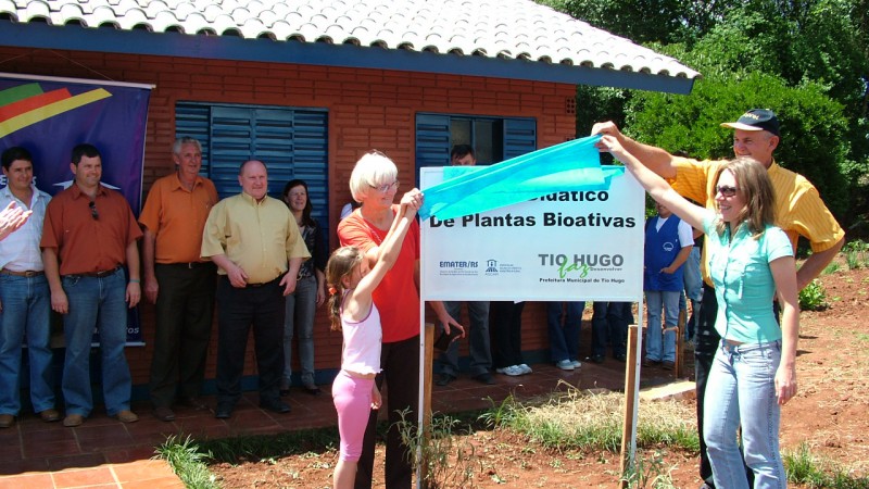 Uma área de aproximadamente mil metros quadrados está inteiramente destinada ao cultivo, ao estudo e à identificação de plantas bioativas no município de Tio Hugo. Nesta terça-feira (13), foi inaugurado o Horto   Didático de Plantas Bioativas, como