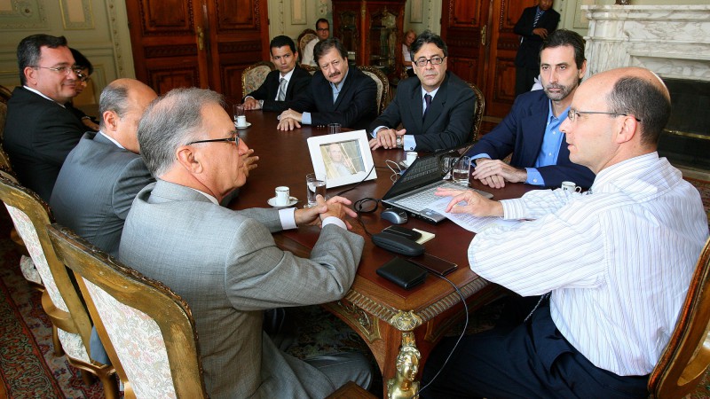 O Governador em exerc&iacute;cio, Paulo Feij&oacute; em audi&ecirc;ncia com a equipe Porto Alegre - Cais Mau&aacute;, sobre projeto de revitaliza&ccedil;&atilde;o do Cais Mau&aacute;.