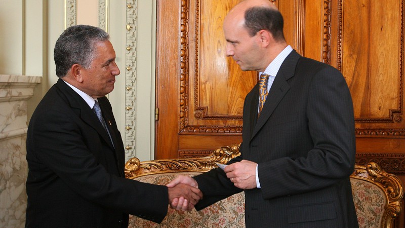 O governador em exercício, Paulo Afonso Feijó, recebe a visita oficial do embaixador do Panamá, Juan Bosco Bernal.
