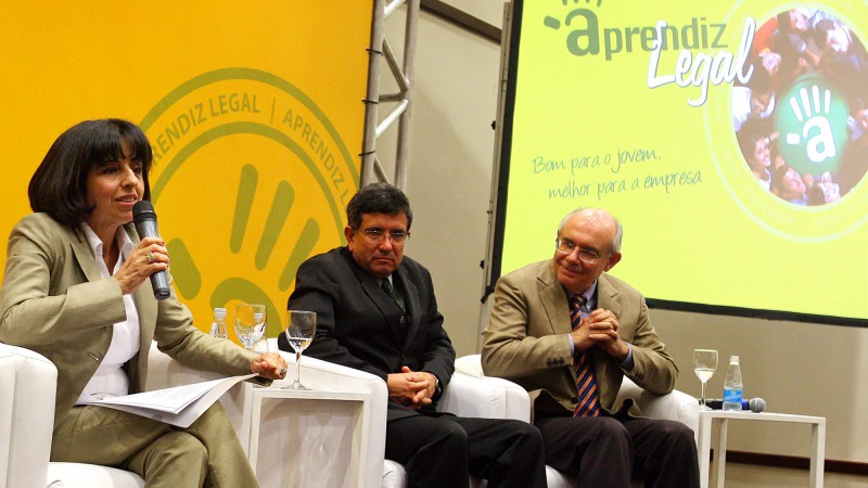 A secretária da Administração e dos Recursos Humanos, Maria Leonor Carpes, representando a governadora Yeda Crusius, durante o lançamento do Projeto Aprendiz Legal.