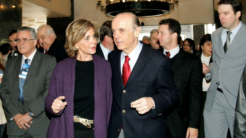 A governadora, Yeda Crusius e o governador de São Paulo, José Serra, chegam para solenidade de assinatura de atos entre os governos do Rio Grande do Sul e de São Paulo.
