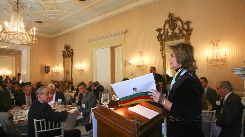 A governadora Yeda Crusius apresenta o Rio Grande do Sul a 120 investidores internacionais, durante o semin&aacute;rio Brasil: 27 Pa&iacute;ses, Uma Na&ccedil;&atilde;o.