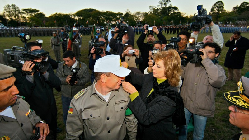A governadora Yeda Crusius participa da cerimônia de posse do coronel Paulo Roberto Mendes como novo comandante-geral da Brigada Militar.