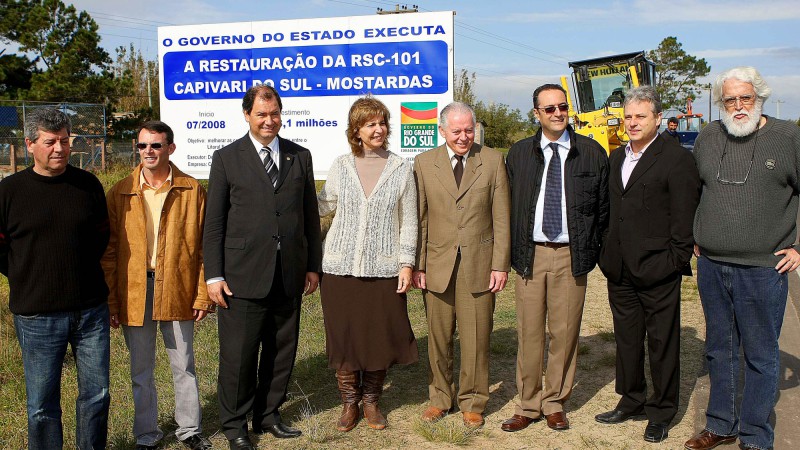 A governadora Yeda Crusius durante autorização para o início das restaurações na RSC 101 entre os municípios de Capivari do Sul e Mostardas.
