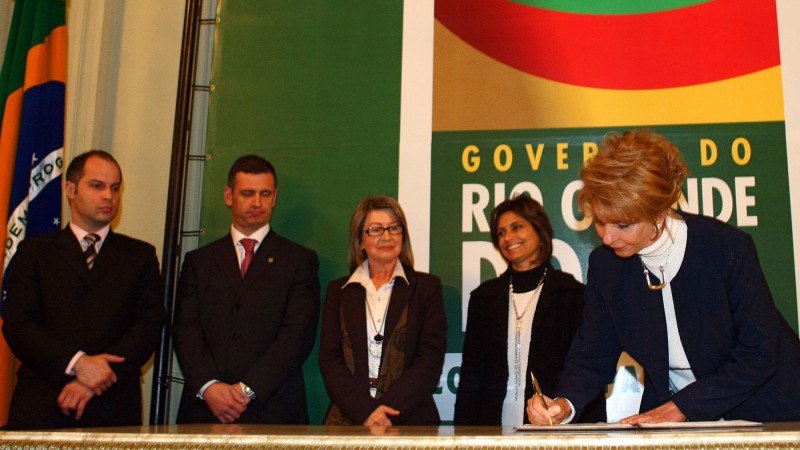 A governadora Yeda Crusius(D), durante solenidade de posse dos secretários, Erik Camarano (Secretaria Geral de Governo), Mateus Bandeira (Planejamento e Gestão), Mercedes Rodrigues (Transparência, Controle e Combate à Corrupção) e da chefe da Casa Civil