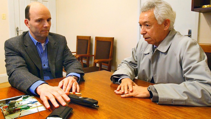 O governador em exerc&iacute;cio, Paulo Afonso Feij&oacute;, em audi&ecirc;ncia com o secret&aacute;rio da Seguran&ccedil;a P&uacute;blica, Edson Goularte.